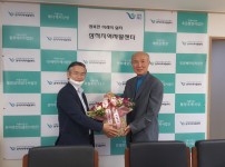 꽃바구니 전달식.jpg